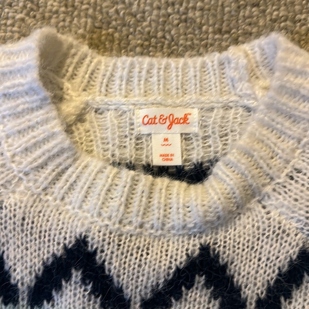 Beautiful sweater - Picture 2 of 5
